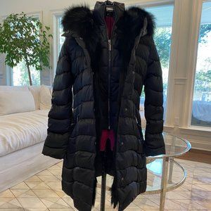 Dawn Levy Jetsetter $1,004. Size Small. Size 4/6.